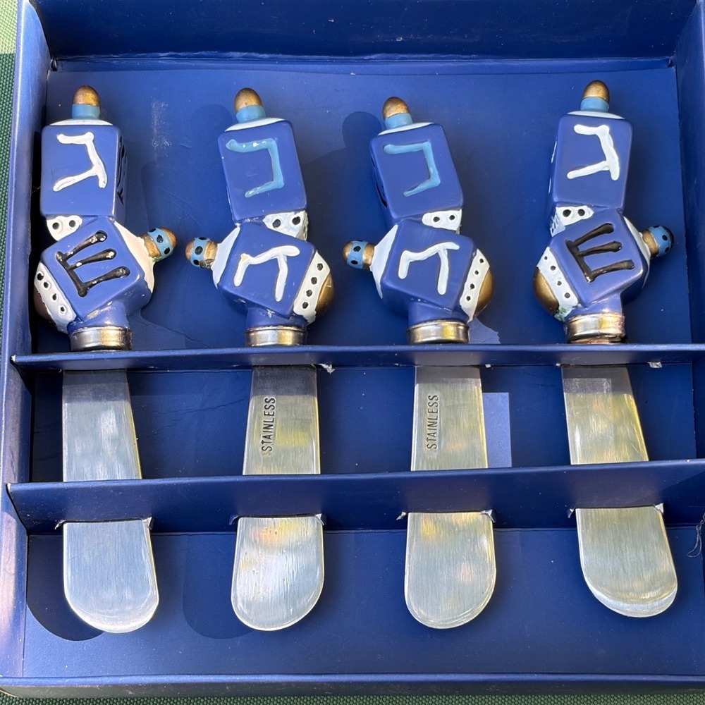 Davida Aprons Hanukkah Dreidel Spreaders Set 4 Stainless Steel Cheese Knives
